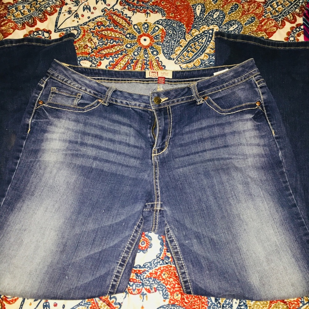LEI Bridget curvy boot cut